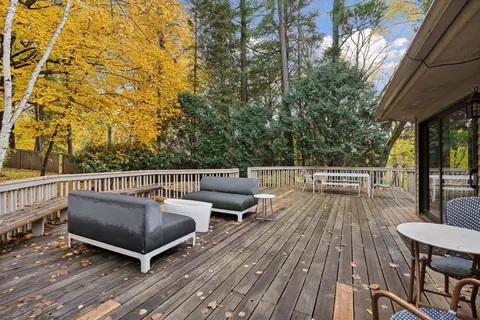 Exterior - 4015 E Valley Rd, Deephaven, MN 55391 photo 2 of 4
