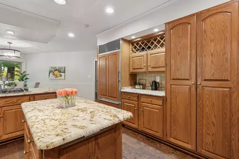 Kitchen - 4015 E Valley Rd, Deephaven, MN 55391 photo 2 of 2