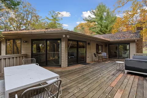 Exterior - 4015 E Valley Rd, Deephaven, MN 55391 photo 3 of 4