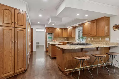 Kitchen - 4015 E Valley Rd, Deephaven, MN 55391 photo 1 of 2