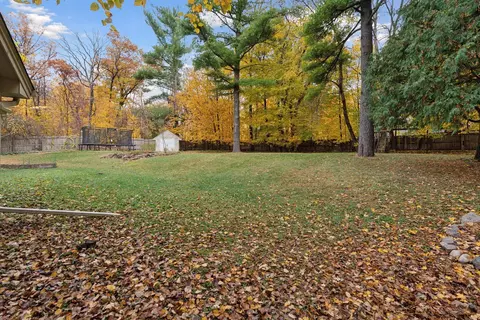 Exterior - 4015 E Valley Rd, Deephaven, MN 55391 photo 4 of 4