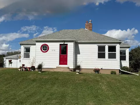 Exterior - 1715 SE Marshall St, Albert Lea, MN 56007 photo 2 of 4