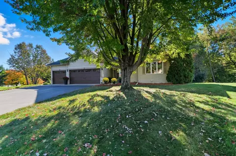 20698 Jasmine Cir, Lakeville, MN 55044