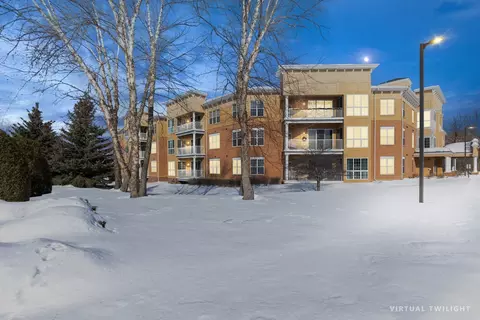 600 Greenhaven Dr #213, Burnsville, MN 55306
