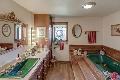 Bath - 9925 Saint Mathias Rd, Brainerd, MN 56401 photo 2 of 4