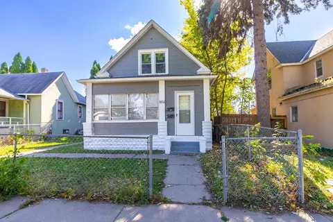904 Rose Ave E, Saint Paul, MN 55106