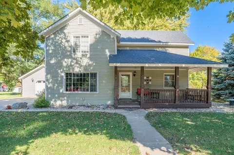19 8th Ave, Minnesota Lake, MN 56068