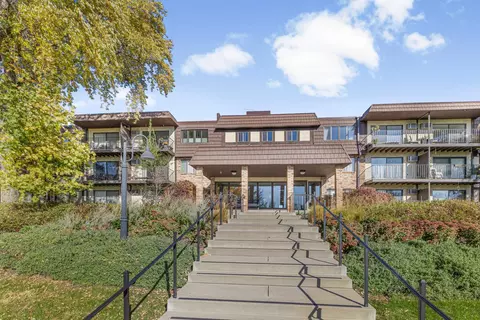 205 Barry Ave S #210, Wayzata, MN 55391