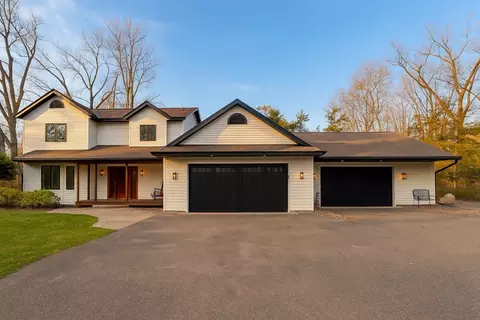 10110 Arcola Trl N, Stillwater, MN 55082