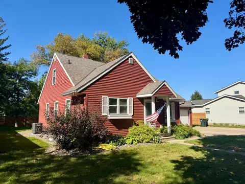 704 S 12th St, Olivia, MN 56277