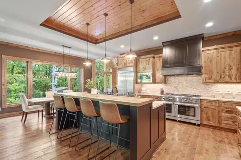 Kitchen - 20060 Vine St, Excelsior, MN 55331 photo 6 of 10