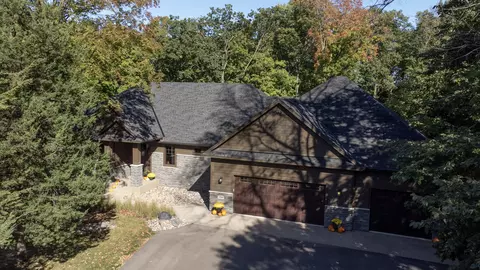 Exterior - 20060 Vine St, Excelsior, MN 55331 photo 4 of 5