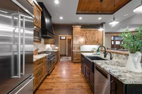 Kitchen - 20060 Vine St, Excelsior, MN 55331 photo 1 of 10