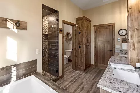 Bath - 20060 Vine St, Excelsior, MN 55331 photo 6 of 11