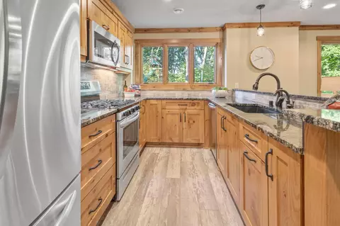 Kitchen - 20060 Vine St, Excelsior, MN 55331 photo 10 of 10