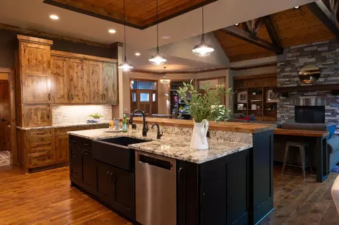 Kitchen - 20060 Vine St, Excelsior, MN 55331 photo 4 of 10