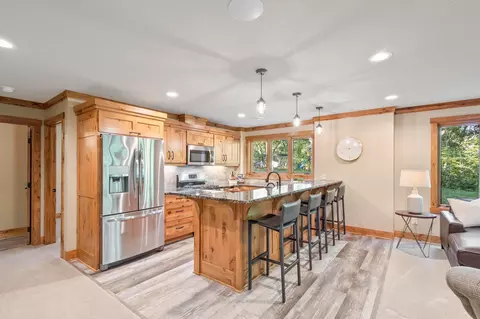 Kitchen - 20060 Vine St, Excelsior, MN 55331 photo 8 of 10