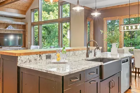 Kitchen - 20060 Vine St, Excelsior, MN 55331 photo 5 of 10