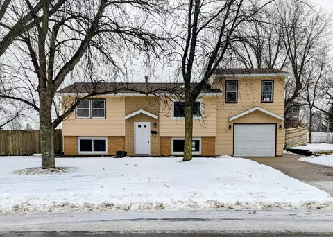 1801 Linn Dr, Owatonna, MN 55060
