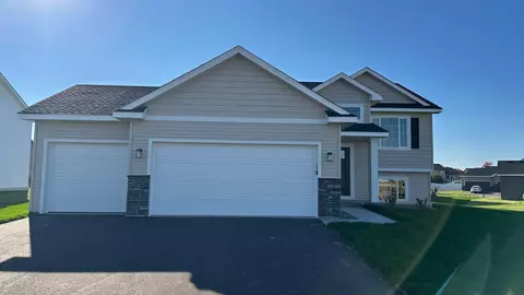 1490 Raccoon Ln, New Richmond, WI 54017
