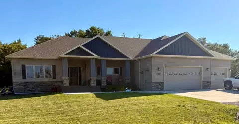 7596 Country Creek Rd, Wahpeton, ND 58075
