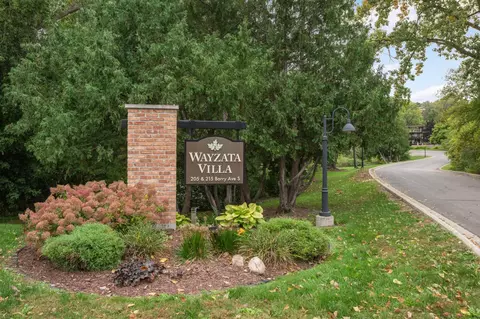 205 Barry Ave S #305, Wayzata, MN 55391