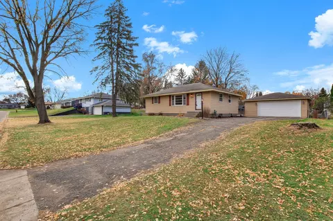 1194 Grospoint Ave N, Oakdale, MN 55128