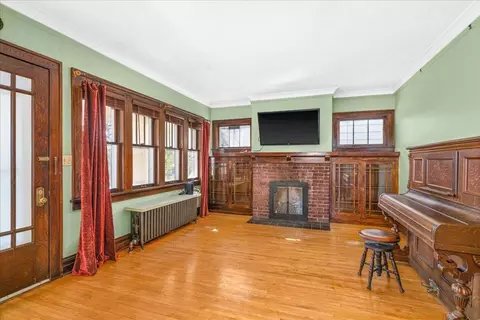 Living - 1417 E 10th St, Duluth, MN 55805 photo 1 of 6