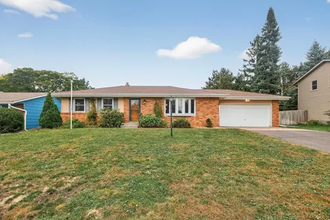 2237 Maple Ln E, Maplewood, MN 55109