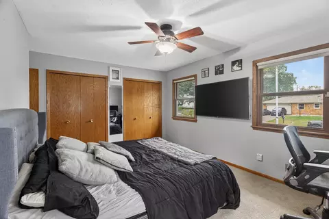 Bedroom - 2237 Maple Ln E, Maplewood, MN 55109 photo 3 of 6