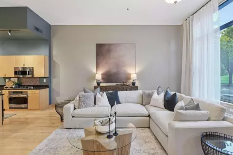 215 10th Ave S #114, Minneapolis, MN 55415