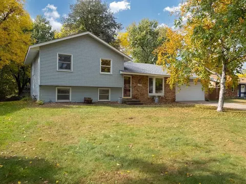 10136 Uplander St NW, Coon Rapids, MN 55433