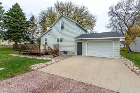 121 3rd Ave N, Casselton, ND 58012