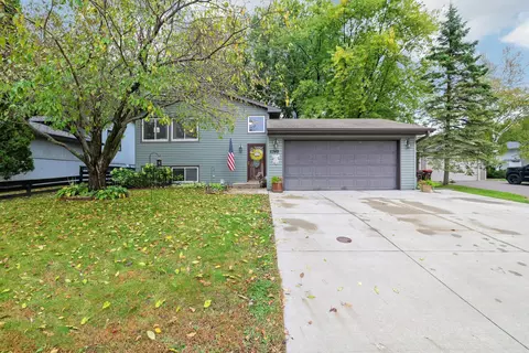 2349 Carlsbad Plz, Woodbury, MN 55125