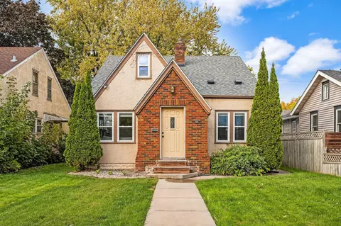 727 Cottage Ave E, Saint Paul, MN 55106