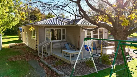 835 Isle St W, Isle, MN 56342