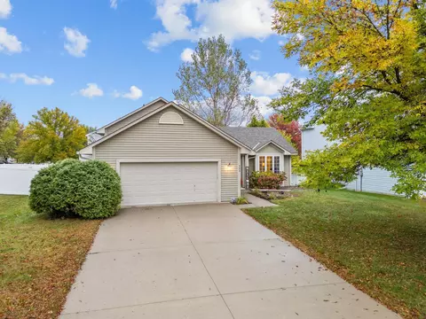 305 Groff St, Carver, MN 55315