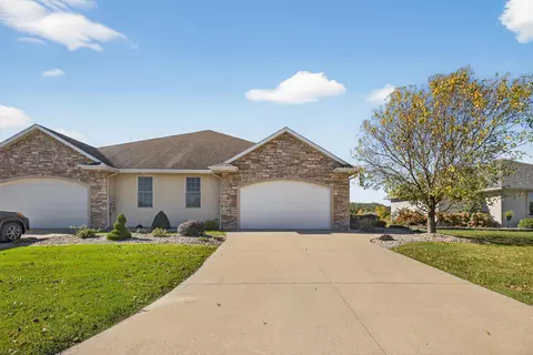 727 Hidden Meadow Ln, Lake City, MN 55041