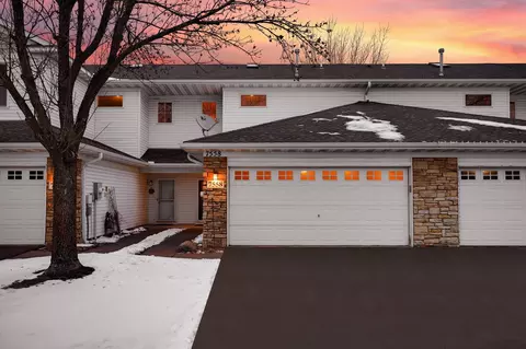 7558 6th St N, Oakdale, MN 55128