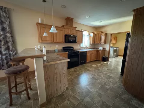1376 Pine Tree Dr, Maplewood, MN 55119 photo 1