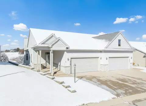2535 Superior Ln NW, Rochester, MN 55901