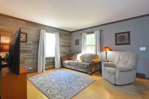 Living - 644 5th Ave SE, Saint Cloud, MN 56304 photo 3 of 3