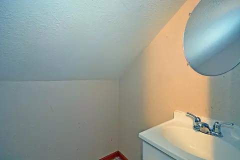 Bath - 644 5th Ave SE, Saint Cloud, MN 56304 photo 2 of 2