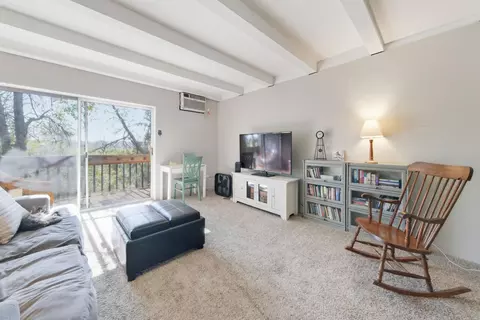 380 Ramsey St #1B, Saint Paul, MN 55102