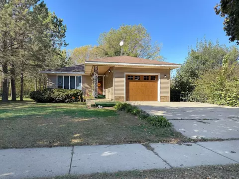 413 N Prairie St, Sherburn, MN 56171