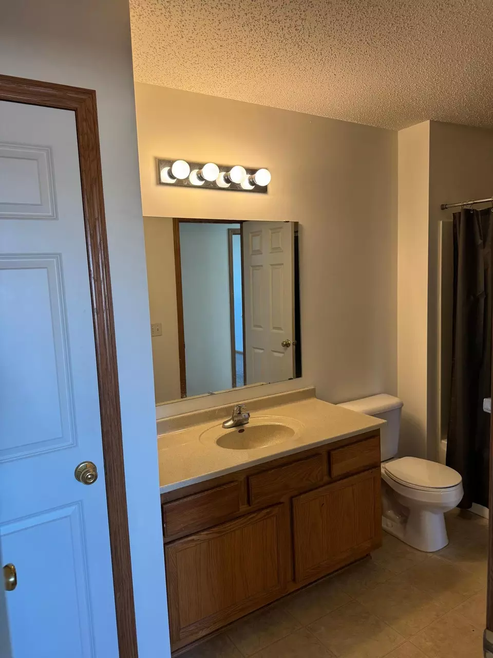 Bath - 1102 Wheat St NW, New Prague, MN 56071 photo 2 of 4