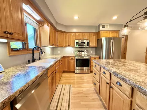2104 6th Ave SE, Willmar, MN 56201 photo 2