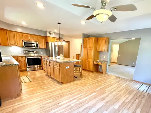 2104 6th Ave SE, Willmar, MN 56201 photo 6