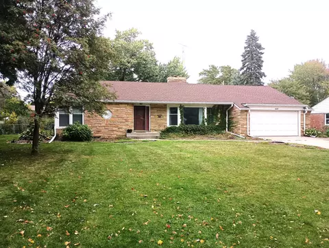 1629 Ridgewood Ln S, Roseville, MN 55113