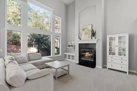 2295 Gervais Hills Dr, Little Canada, MN 55117